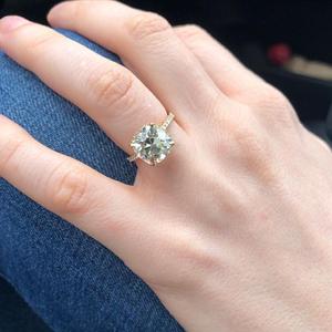 Anillo de moissanita de corte europeo antiguo anillo de diamante de corte de mina antigua 3,40 Ctw corte de cojín anillo de boda antiguo halo brida oro amarillo - Product Image 3