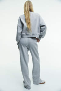 Conjunto de sudaderas y pantalones de chándal de 2 piezas con diseño de logotipo impreso personalizado OEM para correr de invierno a la moda, precio barato al por mayor - Product Image 5