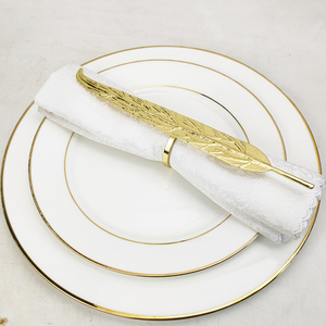 Magnifiques anneaux de serviette en aluminium à motif de feuilles, pour une organisation structurée des couverts, gardant les serviettes soigneusement disposées, écologiques - Product Image 4