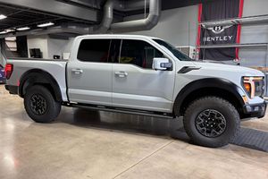 F-150 R 2024, V8 suralimenté de 720 ch, 4 roues motrices, peu modifié - Product Image 3