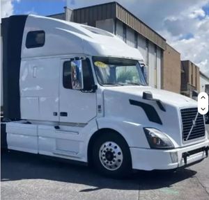 Camión Volvo VNL64T FREIGHTLINER 2017 2020 2022 Seminuevo, Listo para Envío - Product Image 1