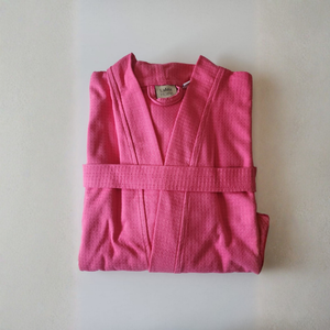 Bata de Baño Unisex de Algodón 100% con Tejido Interlock Piqué y Waffle, para Hotel y Spa, con Logotipo Personalizado, Proveedor OEM, Hecho en Turquía - Color Rosa - Product Image 4