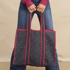 Sac fourre-tout matelassé léger et élégant pour femmes impression de blocs de coton personnalisé avec fermeture ouverte brodée pour une utilisation automne hiver - Product Image 2