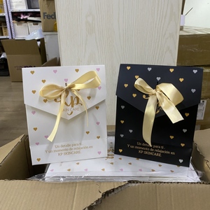 Bolsa de Papel de Regalo de Lujo con Estampado en Caliente, Cierre de Cinta y Diseño Personalizado para Empaque de Joyería o Perfume - Product Image 5