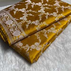 Sarees de seda brocados elegantes hechos a medida con diseños estampados atemporales para minoristas y boutiques de moda - Product Image 3