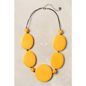 Collar de cuentas de resina roja hecho a mano vibrante con centro de disco apilado cuentas de acento de forma mixta joyería de moda tribal para niñas - Product Image 4