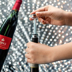 Juego de abridor de botellas de vino en espiral totalmente automático recargable por USB, incluye cortador de papel de aluminio, tapón de vacío y vertedor rápido de corcho. - Product Image 4