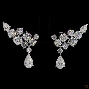 Elegantes Pendientes de Diamantes de Moda con Diseño de Racimo de 5.68 Ct para Mujer en Oro Blanco de 14K con Cierre de Presión - Product Image 1
