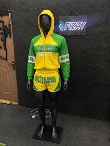 ชุดเซ็ตเสื้อแจ็คเก็ตวินด์เบรกเกอร์และกางเกงขาสั้นสไตล์สปอร์ตสำหรับผู้ชาย ผ้าซาตินโพลีเอสเตอร์ 100% แห้งเร็ว ซิปหน้าแบบสะท้อนแสง พิมพ์ลายตามสั่ง - Product Image 3