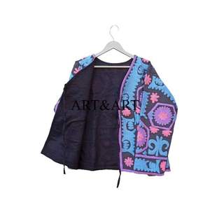 Chaqueta Corta de Invierno para Mujer, Hecha a Mano, con Bordado Suzani, Diseño Floral Acolchado, Cuello en V, 100% Algodón, Ecológica, Color Personalizado - Product Image 4