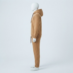 Ensemble de survêtement pour homme couleur beige, style minimaliste ton sur ton, comprenant un sweat-shirt à capuche et un pantalon de jogging, idéal pour le sport, l'entraînement, la gym, le fitness et les activités sportives, qualité premium - Product Image 4