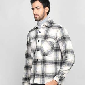 Chaqueta de Camisa vaquera informal para hombre Chaqueta abotonada ligera con diseño clásico y ajuste cómodo - Product Image 3