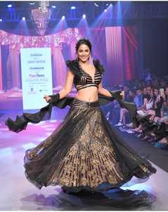 Hina Khan lehenga choli พิเศษสำหรับปาร์ตี้สวมใส่ที่สวยที่สุดรอการอนะกรุณาให้ lehenga เขียนใหม่ "lehenga ฤดูร้อน" - Product Image 2