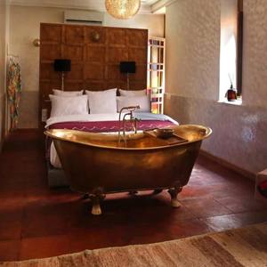 MARVELOUS ; La baignoire en laiton sert de pièce maîtresse qui reflète un goût raffiné et un style de vie luxueux. - Product Image 2