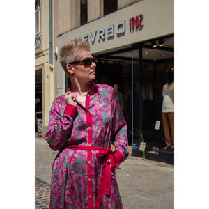 Robe chemise maxi élégante en modal à fleurs roses pour femmes - Product Image 1