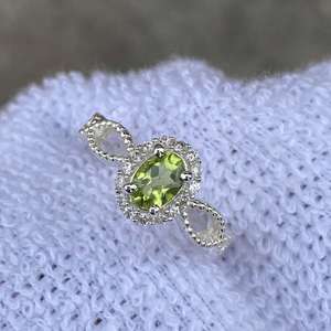 Anillo Ovalado de Peridoto en Plata de Ley, Piedra de Nacimiento de Agosto, Elegante Anillo de Moda para Mujer - Product Image 5