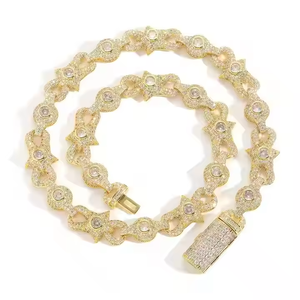 Cadena cubana de 10K de oro de 10mm personalizada en forma de ojo y espina Accesorio de diamante cultivado en laboratorio único para regalo - Product Image 1