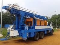 Machine de forage de puits d'eau rotatifs de haute qualité DTH Cum camion d'homme de profondeur de forage rotatif de 300 mètres pour la meilleure vente
