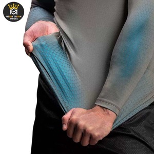 ชุดฟิตเนสสีพื้นแขนยาวสวมใส่สบายและแห้งเร็วพร้อมคุณสมบัติป้องกันรังสียูวีและ UPF50 - Product Image 3