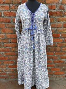 ชุดแมกซี่เดรสผ้าฝ้าย100% พิมพ์ลายดอกไม้มีพู่สไตล์อินเดียแบบลำลอง - Product Image 4