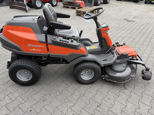 Tondeuse autoportée Husqvarna Rider R420TsX AWD d'occasion avec plateau frontal de 112 cm, moteur Kawasaki V-Twin, transmission intégrale et direction assistée, 85 heures d'utilisation, à vendre - Product Image 5