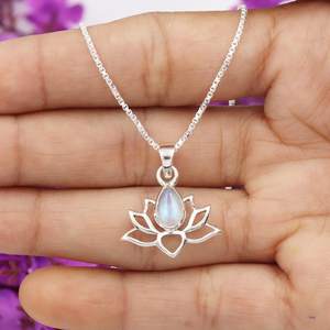 Collier pierre de lune pendentif en argent Lotus Design pendentif en or bijoux faits à la main pour les femmes cadeau parfait pour elle - Product Image 1