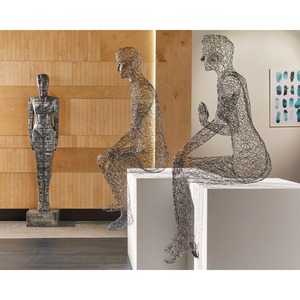 Sculpture de table de figurine d'homme de designer élégant Accent décoratif tendance parfait pour les intérieurs contemporains - Product Image 6