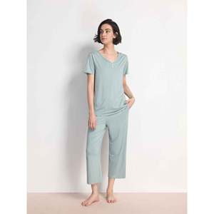 Conjunto Capri de Bambú con Encaje y Cuello en V para Mujer, Tejido de Punto Suave y Cómodo para Verano - Product Image 4