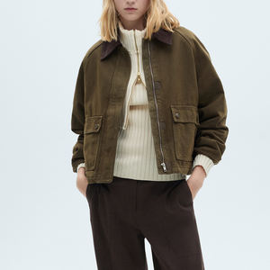 Veste décontractée pour femme en vert olive, style moderne avec fermeture éclair, style de vêtement de travail, avec col contrasté pour un look élégant au quotidien et urbain - Product Image 3