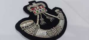 Etiquetas de ropa de poliéster duraderas elegantes de primera calidad, parches de emblemas del Reino Unido bordados a mano, insignias de Wok tejidas de alambre de lingotes - Product Image 3