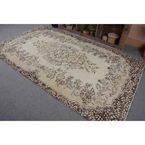 พรมตุรกีวินเทจ5.4 x 9.5ft เบจสีน้ำตาลสานแบบแบนมีลวดลายปะติดสำหรับตกแต่งห้องนั่งเล่นห้องโถงยางพาราด้านหลัง - Product Image 3