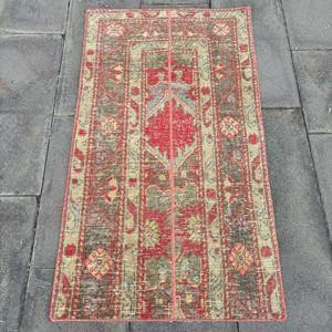 Tapis vintage, petit tapis turc de 2,1 x 3,9 pieds, tapis oriental en laine rouge - Product Image 1