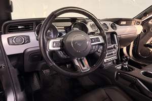 Ford Mustang GT Coupé Premium 2016, boîte manuelle 6 vitesses, moteur Coyote V8 - Product Image 4