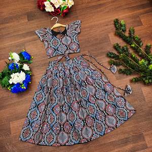 Conjunto Tradicional de Lehenga Choli Negro Ajrakh para Niños |   Vestido Largo de Poliéster de Secado Rápido para Niñas, Ideal para Bodas y Fiestas de Diwali - Product Image 1