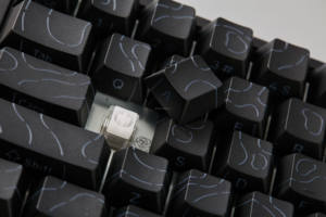 คีย์บอร์ดแบบกลไก OEM ODM พร้อมสวิตช์แบบ Linear และ Black Switch ป้องกันการกดผิดพลาด สำหรับแล็ปท็อป คีย์บอร์ดขนาดเล็ก ดีไซน์ตามหลักสรีรศาสตร์ - Product Image 3