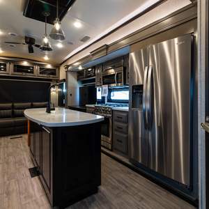 Remolque de Caravana/Cámper Mini de Aluminio de Alta Calidad y Nuevo Diseño para Campamentos y Viajes Todoterreno, Remolque RV Versátil - Product Image 3