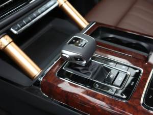 2025 4.0t V8 เทอร์โบ 200 กม./ชม. จีน LS7 8 สูบ สปอร์ต เอสยูวี เบนซิน 5 ประตู 5 ที่นั่ง เกียร์อัตโนมัติ หลังคาพาโนรามา เบาะหนัง 360 องศา - Product Image 4