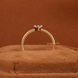 Bague de fiançailles 0.5 CT taille coeur en or jaune 14KT serti de lunette style classique avec diamant de laboratoire certifié IGI - Product Image 5