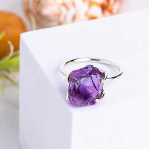 Bague en argent plaqué or rose fabriquée à la main avec cristal d'améthyste brute naturelle bijoux uniques en pierres précieuses faits à la main - Product Image 2