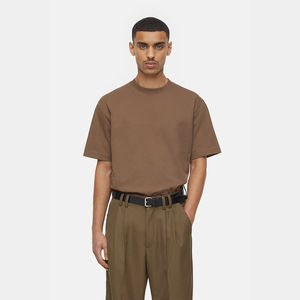 เสื้อยืดแขนสั้นของผู้ชายแบบสวมหัวทรงสลิมฟิตน้ำหนักผ้ากรัม240ออกแบบและกำหนดขนาดได้เอง - Product Image 3