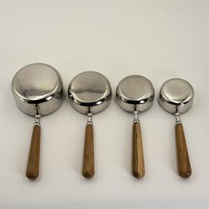 Nouveauté : tasses à mesurer en acier inoxydable avec poignée en bois pour mesurer les poudres et les liquides par R B Overseas à prix raisonnable - Product Image 5