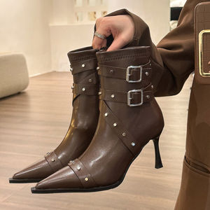 Bottes de décoration <span class=keywords><strong>cloutées</strong></span> Bottes de cheville en faux cuir pour femmes Trendy PU Leather Pointed Toe Block Heel Ankle Boot Women Winter Boots - Product Image 1