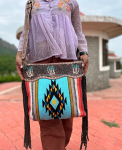 Bolso bandolera de cuero con flecos para mujer, manta azteca, diseño Vintage bohemio, hecho a mano, único, de cuero genuino - Product Image 4