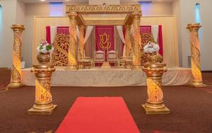 เวทีงานแต่งงานธีมคริสตัลที่ดีที่สุด ดีไซน์เปิดโล่งสวยงาม โดดเด่นด้วยเสาเพชรตกแต่ง งานแต่งงานสไตล์เวอร์จิเนีย - Product Image 5