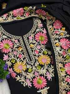 Kurti de Seda Romana para Mujer, a la Moda, con Hermoso Bordado Kashmirí, Hecho en India, para Todos los Eventos Especiales - Product Image 3