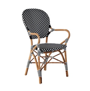 Chaise de salle à manger en rotin minimaliste et durable, idéale pour l'intérieur et l'extérieur dans les hôtels, les parcs, les villas et les appartements. - Product Image 4