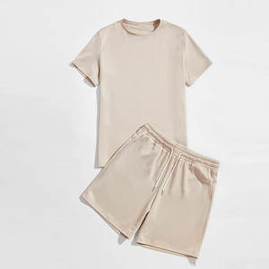 Ensemble T-shirt et short pour homme, style streetwear, couleur unie, respirant, dernière mode estivale - Product Image 1