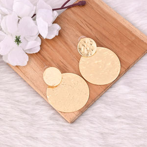 ต่างหูแบบติดหูทองเหลืองชุบทองสำหรับผู้หญิง งานแฮนด์เมด ดีไซน์เนอร์ คุณภาพสูง ต่างหูแบบเรียบ ชุบทองเหลือง ขายส่งจากผู้ผลิต - Product Image 1