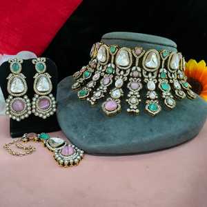 Kundan en verre non coupé et ensemble de tour de cou en Zircon victorien avec Maang Tikka ensemble de collier de luxe Kundan en verre non coupé de la meilleure qualité - Product Image 4