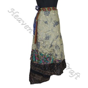 Colour กระโปรงทรงยาวสไตล์โบฮีเมียนจากร้าน Rajasthani กระโปรงยาวผ้าไหมมหัศจรรย์แบบสองชั้นของอินเดียกลับด้านได้ผ้าโสร่งส่าหรี - Product Image 2